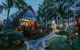 Alam Nusa Bungalow Huts&Spa